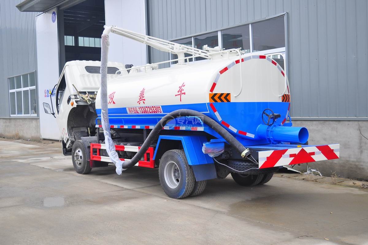 東風(fēng)勁勇吸糞車圖片